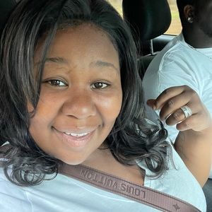 Meet your Posher, Adrianna